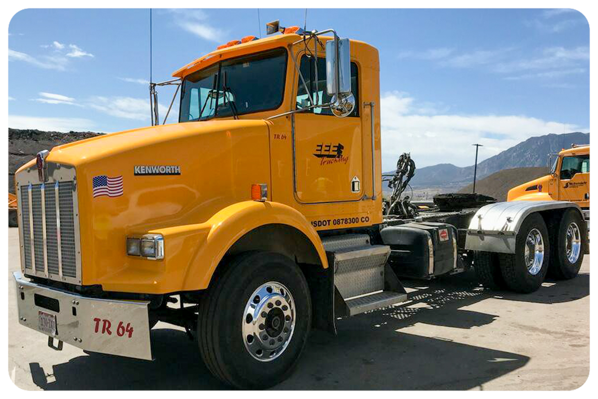 Yellow Kenworth T800 EEE Trucking front quarter view